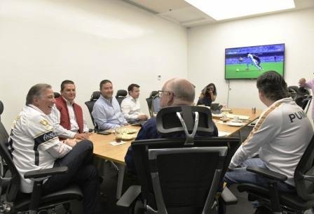 En sus oficinas de campaña, Meade siguió el partido de futbol entre Pumas y Chivas