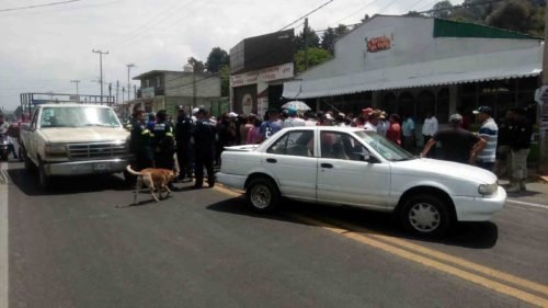 Bloquean carretera en Tepetlixpa por falta de agua