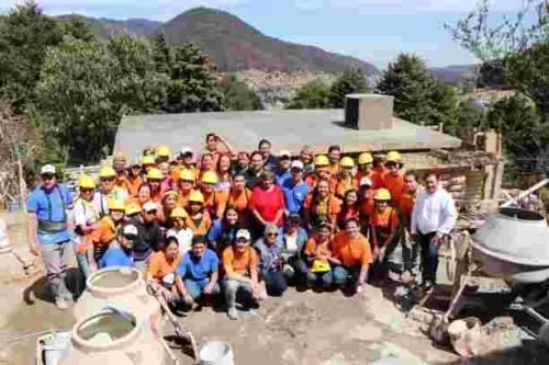 Universitarios de distintas carreras construyen casas para familias de escasos recursos, hasta ahora son 90 inmuebles entregadas en Huixquilucan