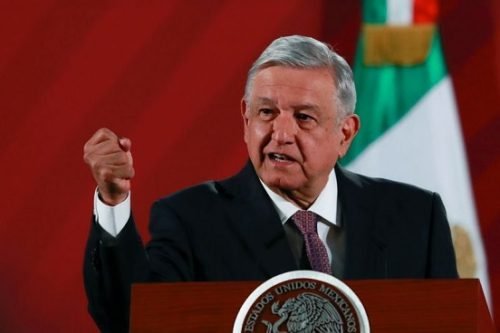 AMLO dice que conservadores se disfrazaron de feministas en la marcha del 8M