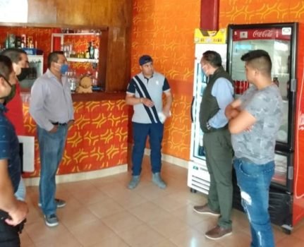 En Valle De Chalco se hace un llamado para que solamente se vendan comida para llevar