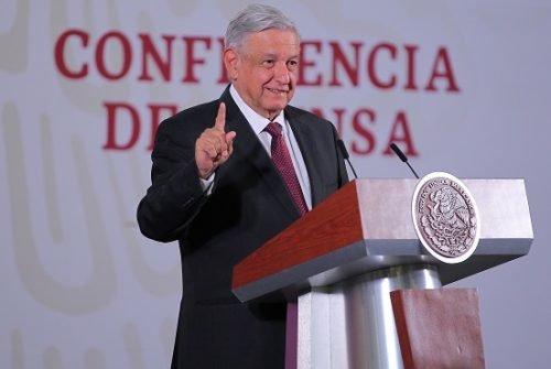 Reitera AMLO llamado a médicos para sumarse a lucha contra COVID-19