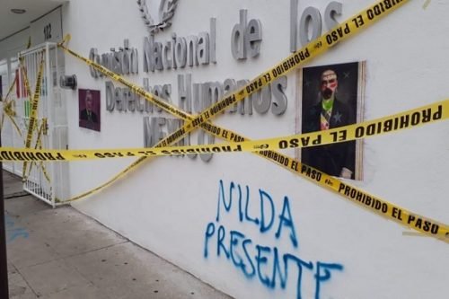 Dejan pintas en oficinas de CNDH Morelia en protesta por feminicidios