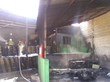 Reportan dos personas fallecidas por incendio ocurrido en Tianguistenco