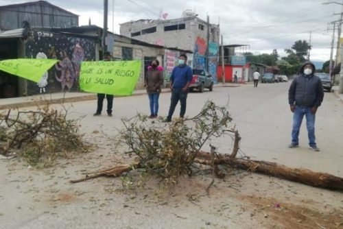 En Oaxaca, vecinos impiden instalación de tianguis, señalan riesgo de contagio de Covid-19