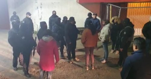 Intentan frenar la detención de sus familiares en Texmelucan