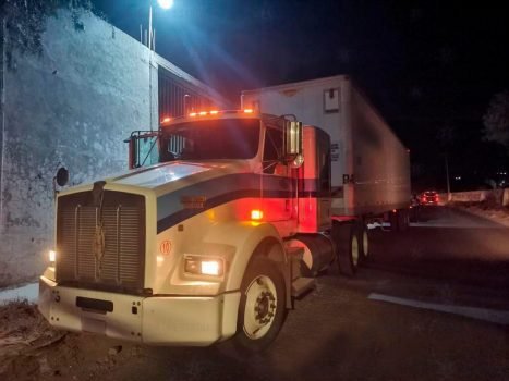 Localizan unidad de transporte de carga robada minutos antes