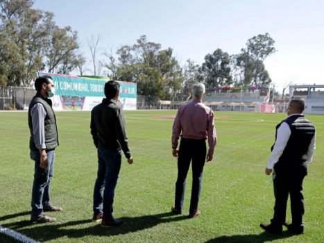 Entregan rehabilitación de estadio de fútbol en San Felipe del Progreso