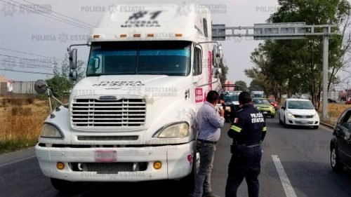 Policías recuperan tractocamión reportado como robado