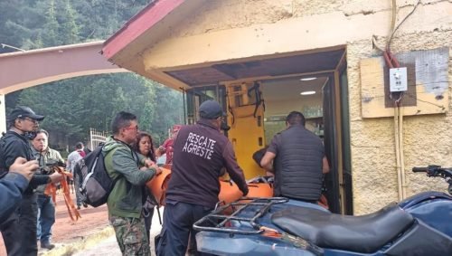 Rescatan a joven de 16 años tras sufrir caída en una cascada en el volcán Iztaccíhuatl