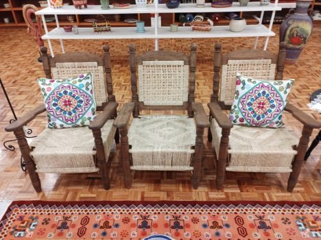 Adquiere sillas de madera hechas por artesanos mexiquenses