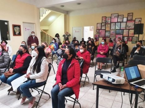 Mujeres charlan sobre sus experiencias en lo político