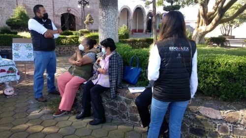 Brigada multidisciplinaria imparte taller de salud para adultos mayores