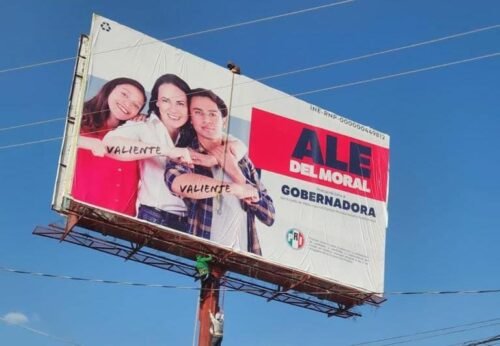 Clausuran ilegalmente anuncios espectaculares de Alejandra del Moral en Tecámac