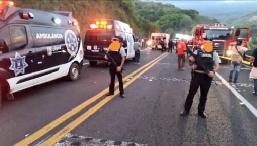 Nacional | Mueren al menos 24 personas en volcadura de un camión