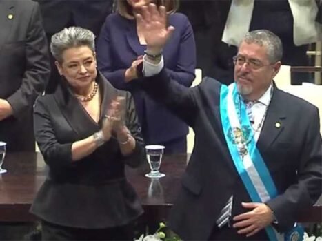 Pese a obstáculos, Arévalo asume presidencia de Guatemala tras tumultuoso camino