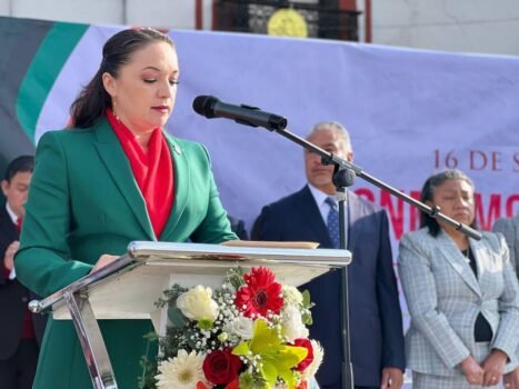 Alcaldesa de Amecameca encabeza el desfile