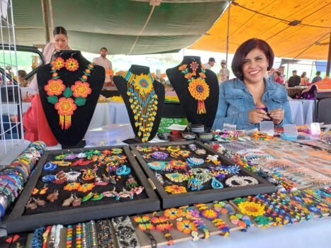 Inaugura diputada Anaís Burgos la primera feria artesanal en San Martín Cuautlalpan, Chalco