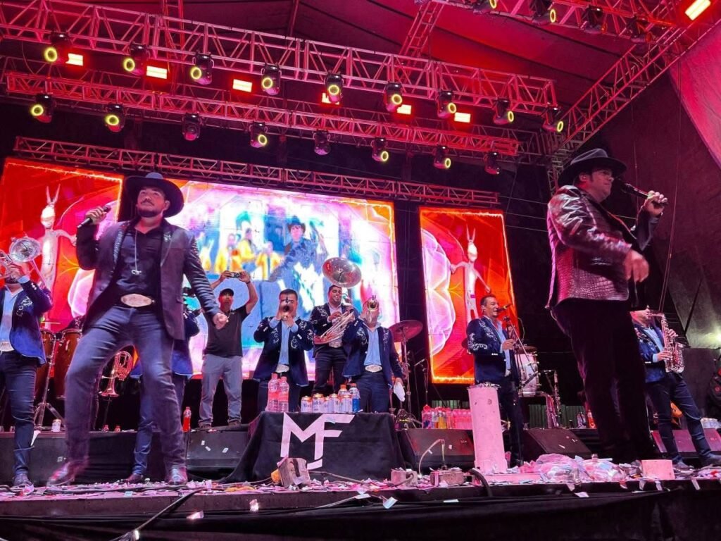 Marco Flores y La Jerez hicieron vibrar a más de 12 mil personas en el arranque musical de la Feria de la Nuez Amecameca 2025