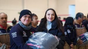 COMPROMISO CON LA SEGURIDAD: IVETTE TOPETE ENTREGA UNIFORMES A LA POLICÍA MUNICIPAL DE AMECAMECA