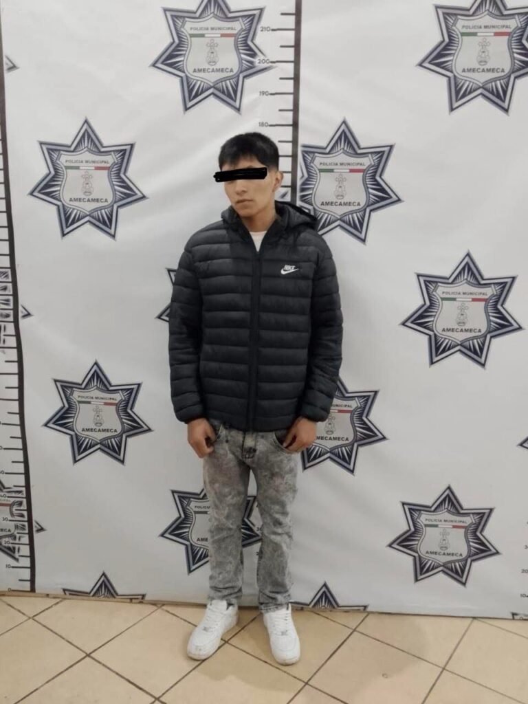 Detienen a dos presuntos responsables de robo en el centro de Amecameca