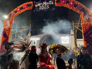 GOBIERNO DE AMECAMECA CELEBRA EL ÉXITO Y MISTICISMO DE LA VELADA CON LA CATRINA EN SANTA ROSA