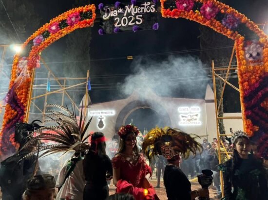 GOBIERNO DE AMECAMECA CELEBRA EL ÉXITO Y MISTICISMO DE LA VELADA CON LA CATRINA EN SANTA ROSA