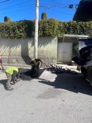 Gobierno de Amecameca intensifica programa de bacheo para garantizar calles seguras y transitables