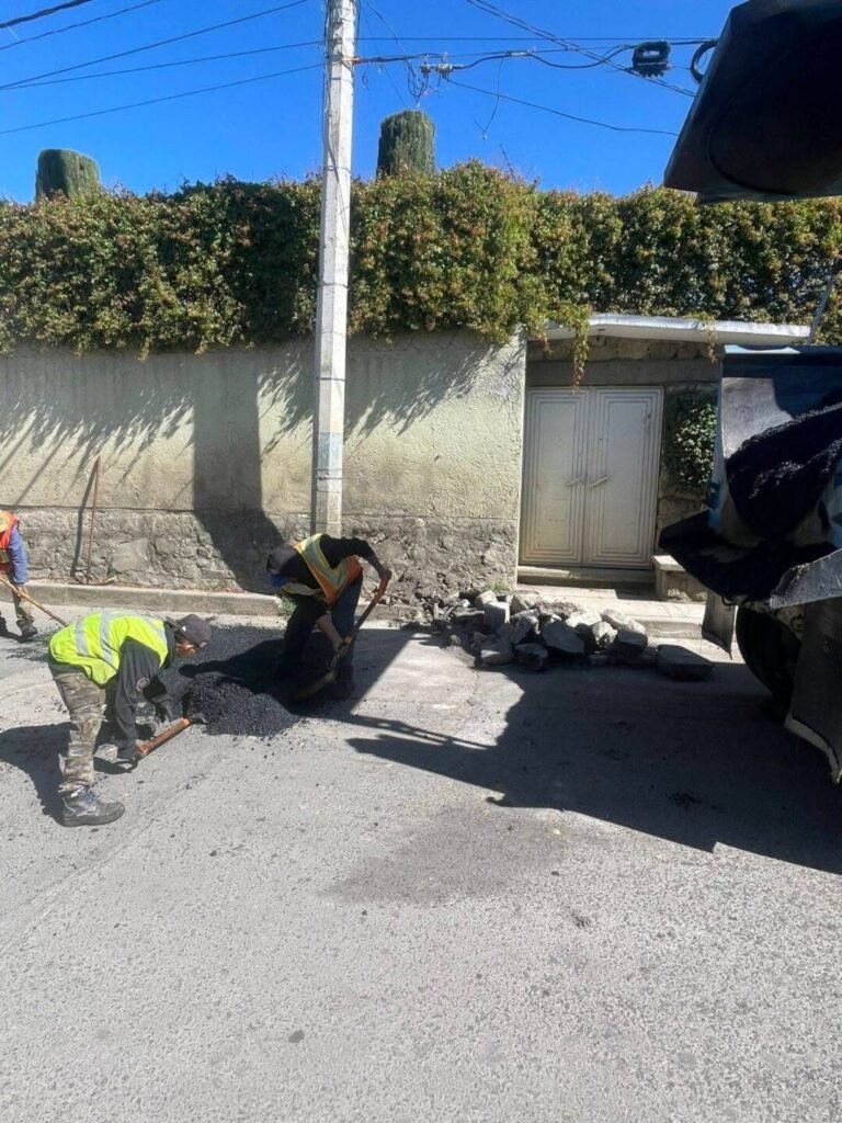 Gobierno de Amecameca intensifica programa de bacheo para garantizar calles seguras y transitables