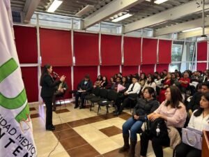 Dra. Ivette Topete celebra el Día del Administrador junto a estudiantes de la UMB Chalco