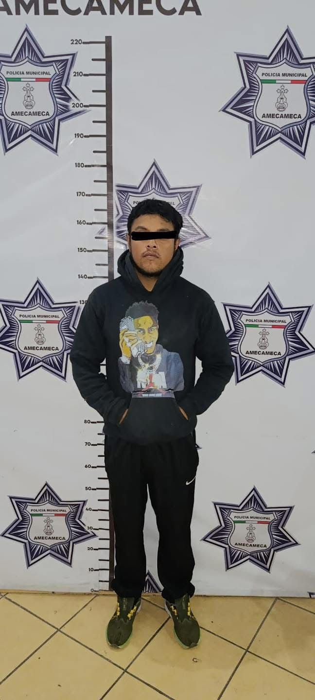 Policía Municipal de Amecameca frustra robo a establecimiento; hay dos detenidos