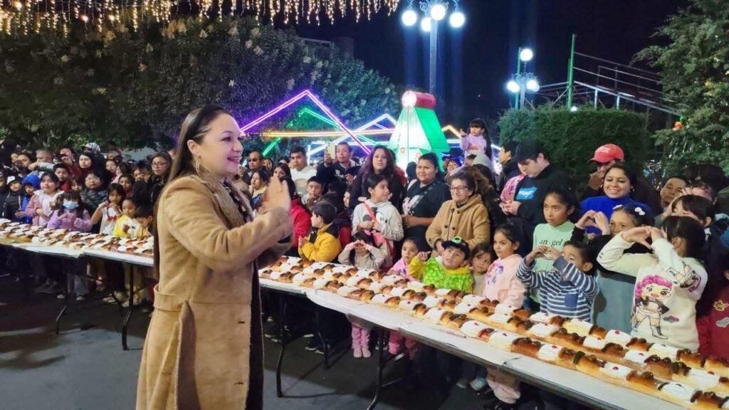 Fortalece Ivette Topete la unidad familiar con la tradicional Rosca Monumental en el kiosco de Amecameca