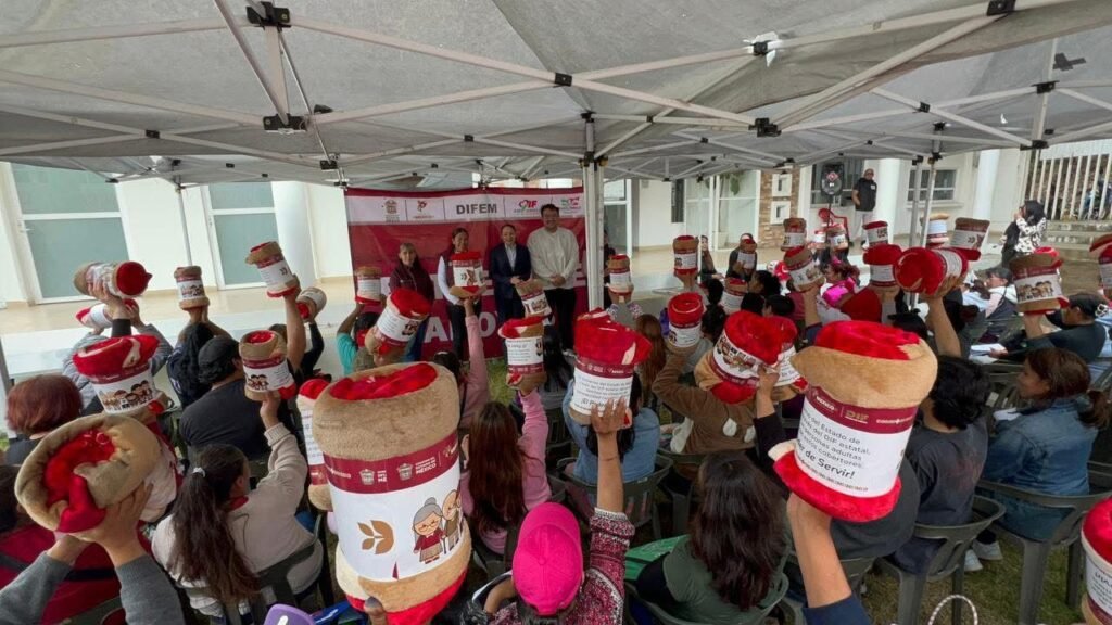 Entrega alcaldesa Dra. Ivette Topete cobertores a familias vulnerables de Amecameca