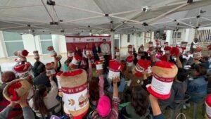 Entrega alcaldesa Dra. Ivette Topete cobertores a familias vulnerables de Amecameca