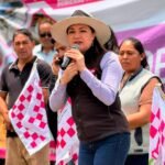 Ivette Topete da banderazo a pavimentación de Camino Real en Santa Isabel Chalma